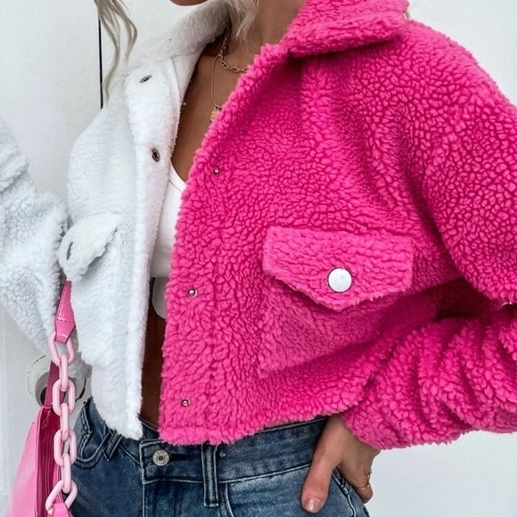 Women EZwear Two Tone Flap Pocket Teddy Jacket - Picture 2 of 7